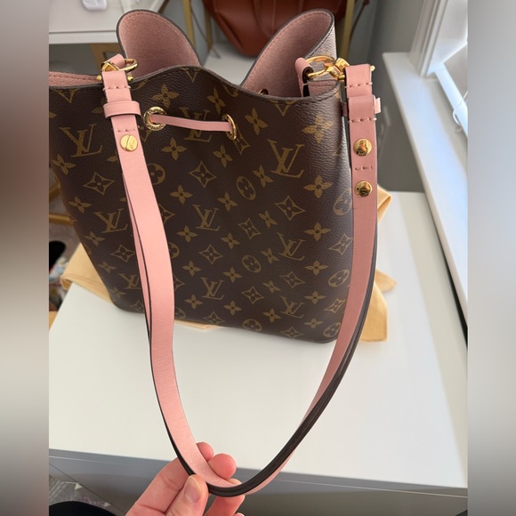 Louis Vuitton Neonoe MM rose - Picture 11 of 16